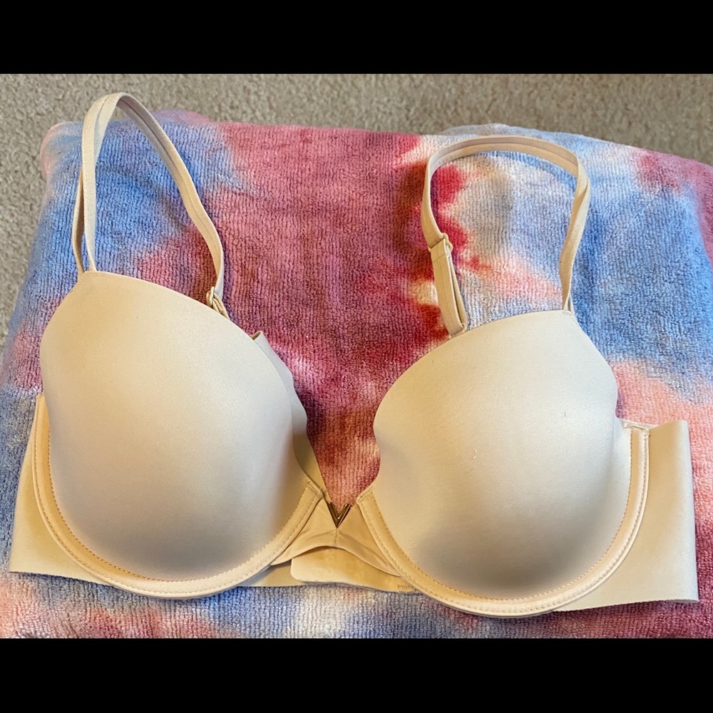 NWOT! Beige Victoria Secret bra